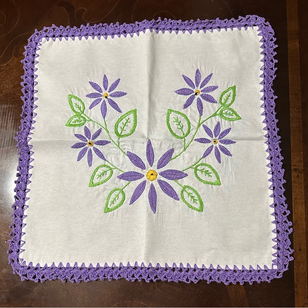 NEW Hand Made Embroidered Mexican Servilleta